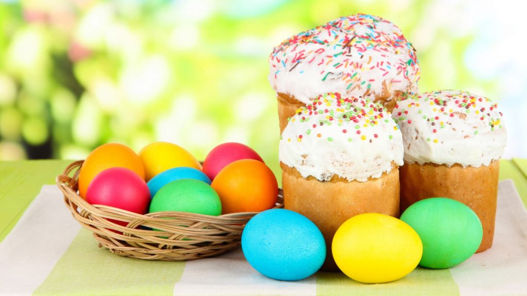 Easter eggs and Easter cheesecakes